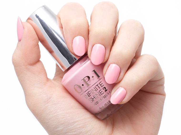 Unghie eleganti per matrimonio, smalto di colore rosa del marchio OPI