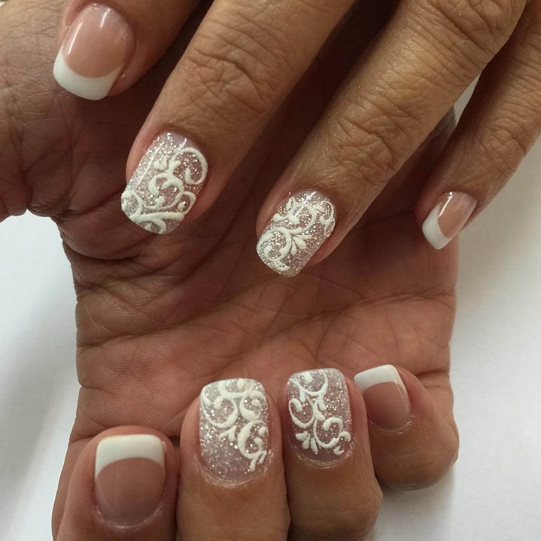 christmas-nails-idea-white-glitter