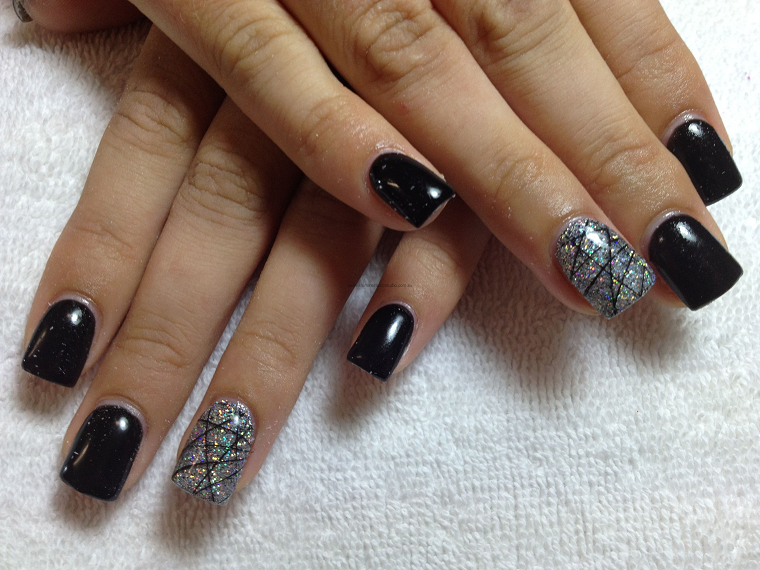 gel-manicure-idea-nero-glitter