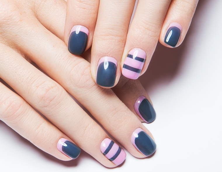 Nail art french, unghie con french inversa, smalto colore blu