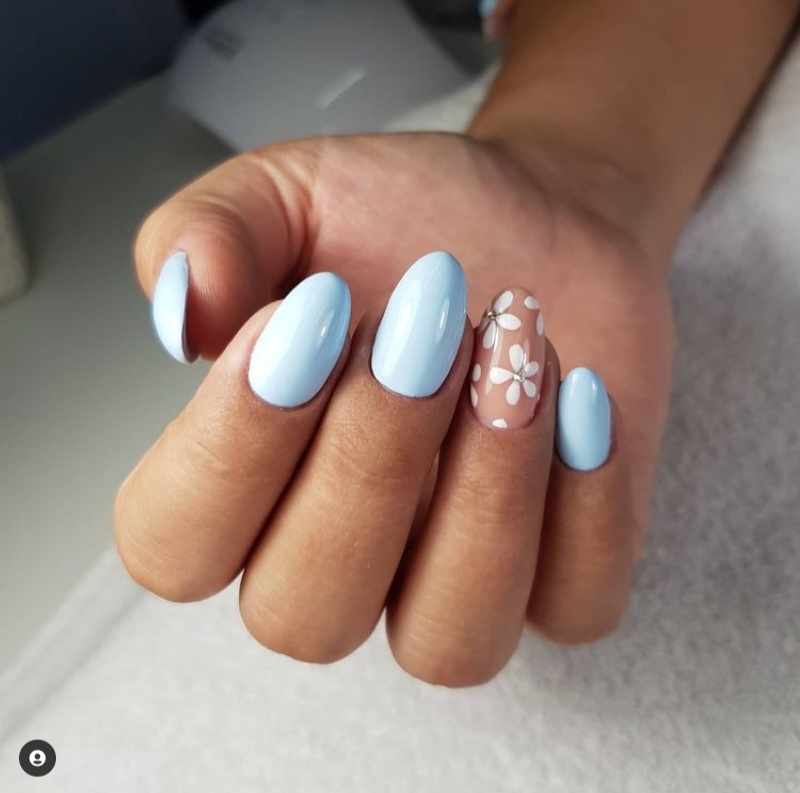 pastel blue nails